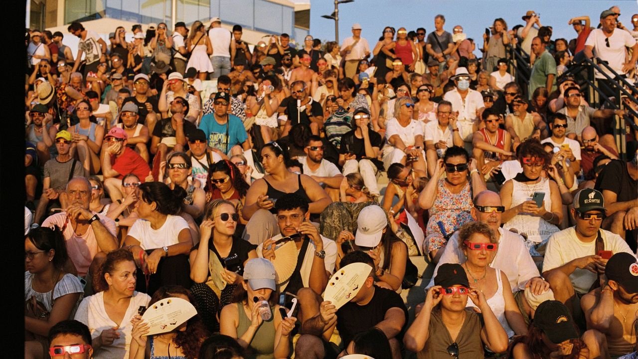 In photos: the total solar eclipse over Tarragona, a stunning view from Spain’s ancient seaside city