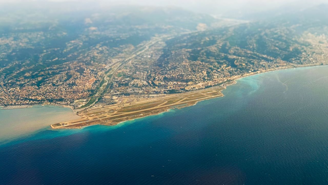 The most beautiful airport landings in the world
