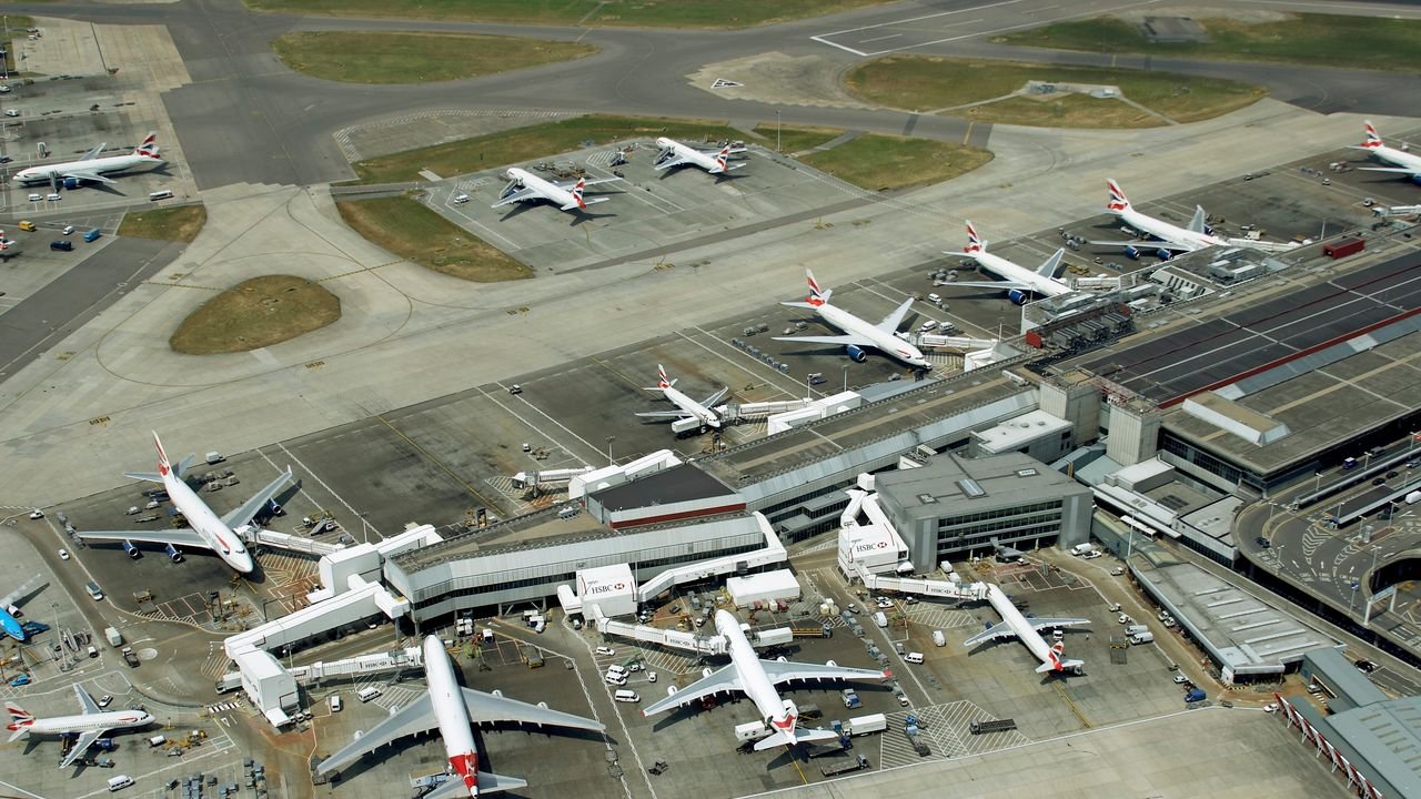 UK flight delays after NATS technical failure hits Heathrow, Gatwick and other airports