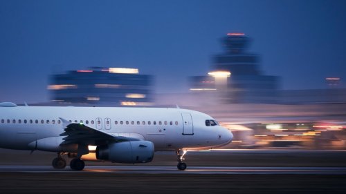 124 Stunden im Flugzeug, um eine Million Meilen zu bekommen. Tolle Aktion oder vollkommen irre? Ein Selbstversuch