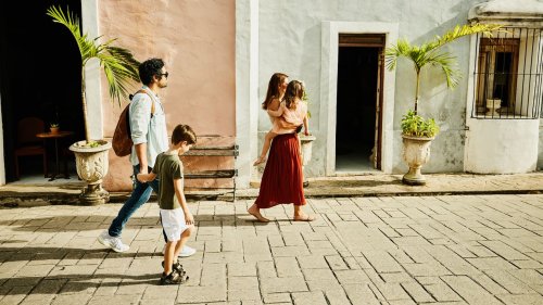 Wie plant man eine Reise, die Eltern und Kinder gleichermaßen glücklich macht?