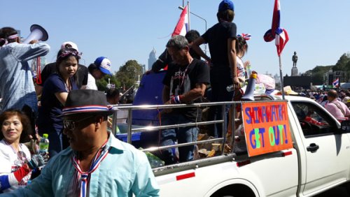 Anti-Yingluck protest leaders get off with suspended jail terms