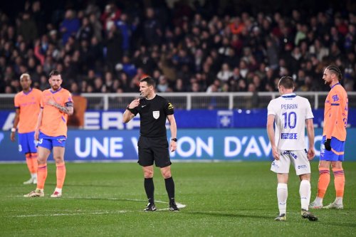 Auxerre-OM : Un arbitre suspendu pour avoir critiqué Jérémy Stinat