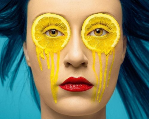 I volti surrealisti di Flóra Borsi