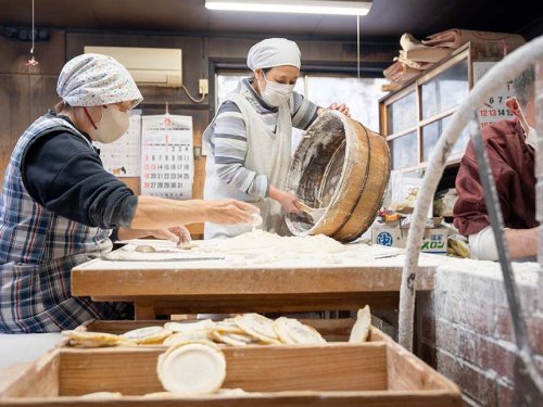 ツレヅレハナコさんとめぐる青森・八戸。五戸町の長芋農家と、三戸町のてんぽせんべい