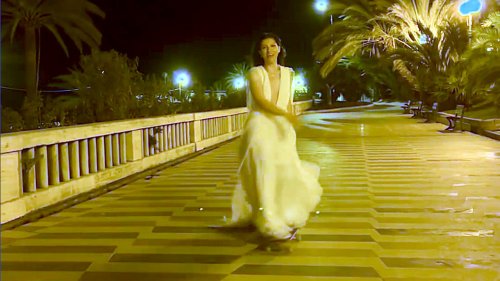Sanremo 2022, Elisa dal palco allo skateboard: la cantante scarica la tensione sul lungomare alle 3 del mattino