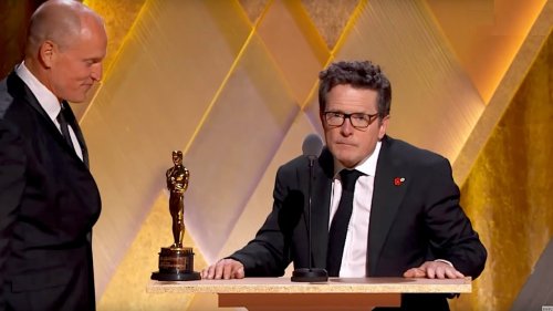 Micheal J. Fox riceve l'Oscar, standing ovation e applausi per lui: "Così mi fate tremare"