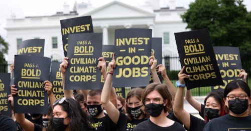 Sunrise Movement Warns of 'Betrayal' as Pelosi Bends Toward Corporate Democrats