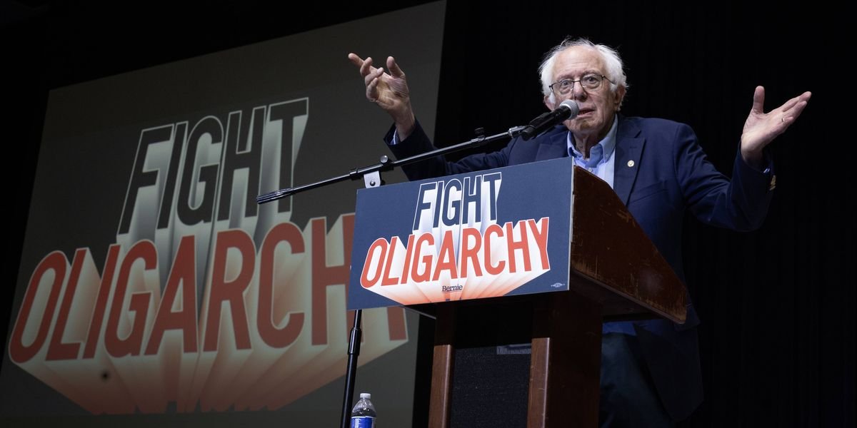 'Unprecedented Kleptocracy': Sanders Slams Trump Family's Presidential Profiteering