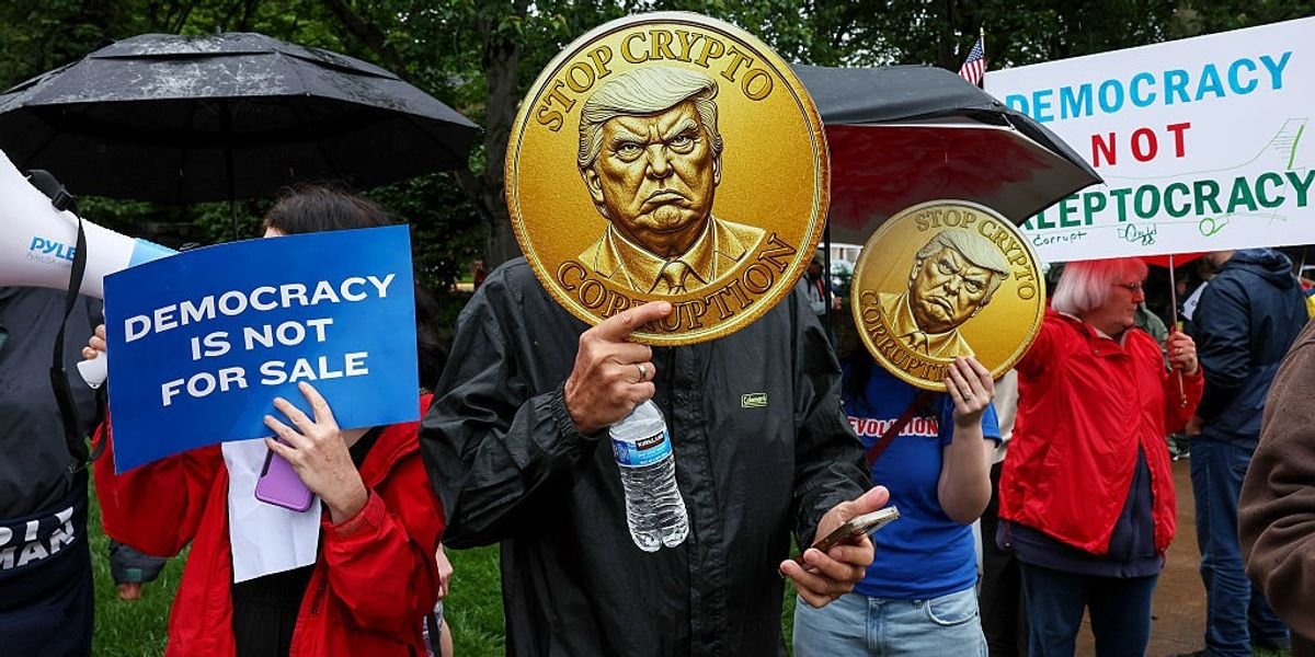 'Incredible Corruption': Blockbuster Report on Trump Crypto Grift Leaves Observers Stunned