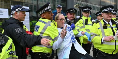 UK Lawyers Sign 'Declaration of Conscience' Not to Prosecute Peaceful Climate Protesters
