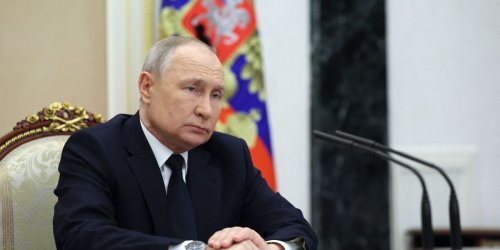'Extremely Dangerous Escalation': Putin to Station Russian Nukes in Belarus
