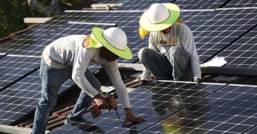 Majority of World's Oil and Gas Workers Want to Seek Employment in Renewable Energy Industry