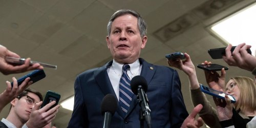 Bankers Applaud as GOP Senator Dismisses Calls for Regulations After SVB Collapse