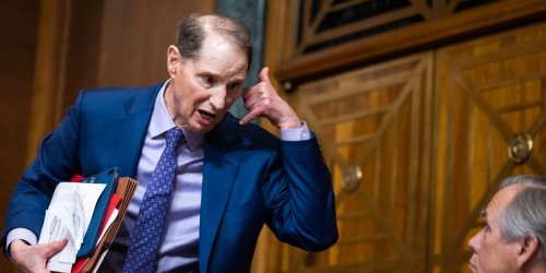 Wyden Exposes Which Phone Carriers Don't Notify Customers​ About Government Surveillance