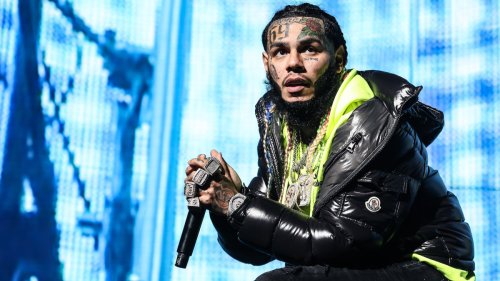6ix9ine’s Bodyguard Calls for Rapper’s Attackers to Fight Him: ‘You Win I Pay You $10,000 & If You Lose You Die’
