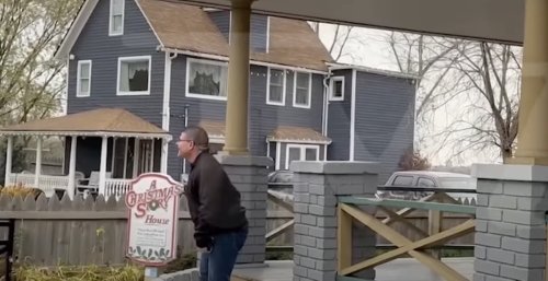 Owner of ‘A Christmas Story’ House Bans Actor From Visiting Cleveland Home