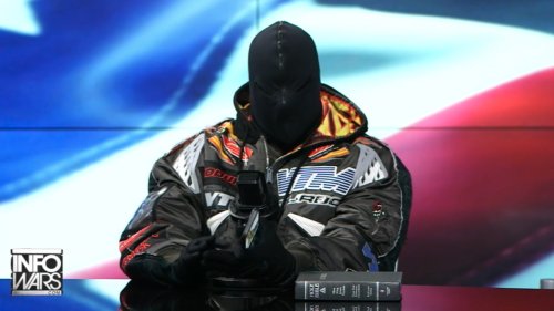 Kanye West tells Alex Jones: "I see good things about Hitler"