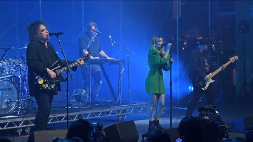 CHVRCHES and Robert Smith perform The Cure's "Just Like Heaven": Watch