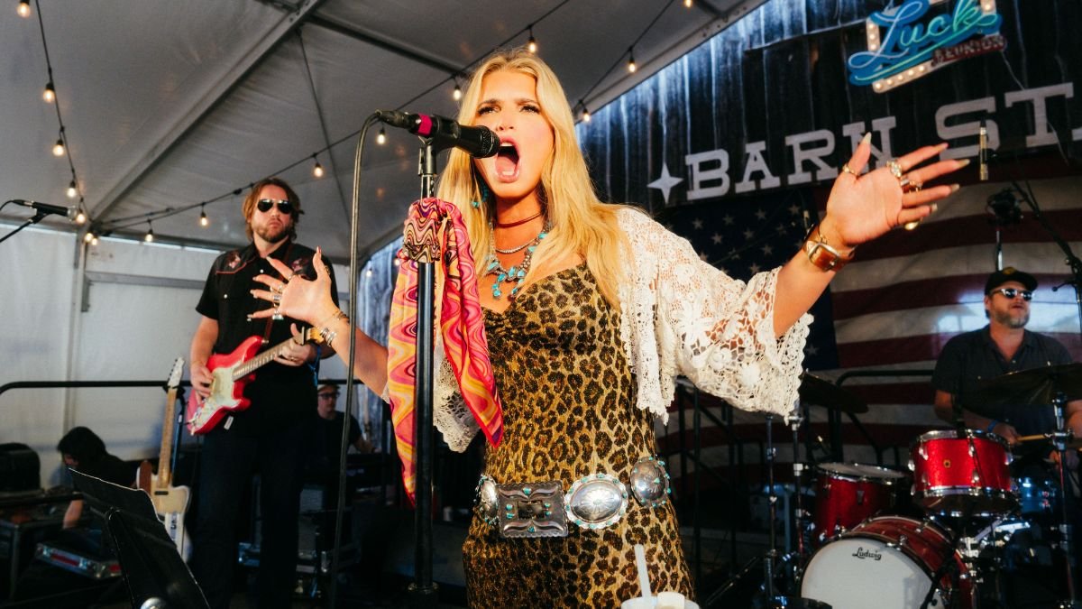 Jessica Simpson Returns to the Stage at SXSW, Performs at Willie Nelson’s Luck Reunion