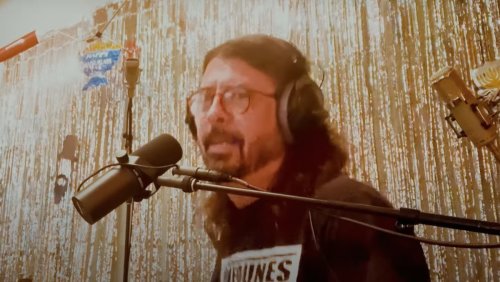 Dave Grohl covers Ramones' "Blitzkrieg Bop" with Greg Kurstin: Watch