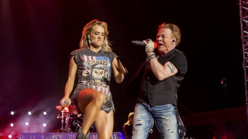 Guns N Roses joined by Carrie Underwood for "Sweet Child O' Mine" & "Paradise City": Watch