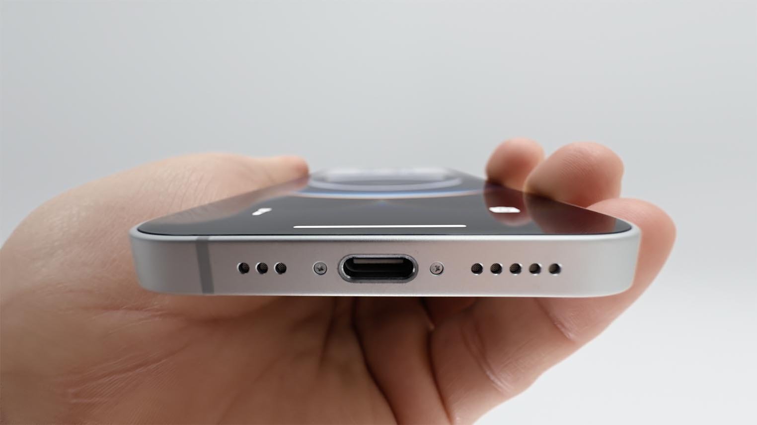 L'UE approuve l'iPhone sans port USB-C, mais à une condition
