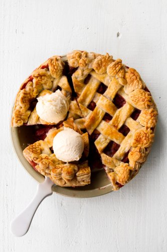 Strawberry nectarine pie