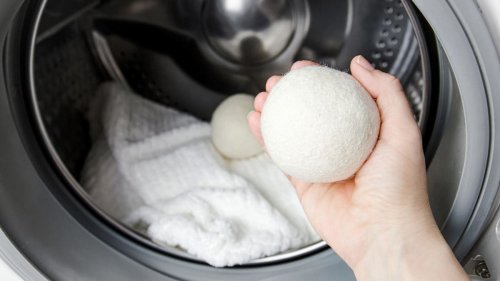 dryer-sheets-vs-fabric-softener-10-differences-why-to-avoid-both