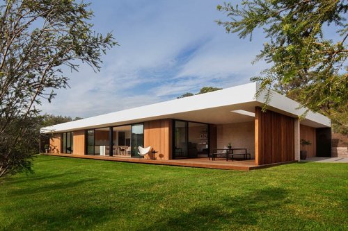 A Low Profile Home Designed Around A Theme Of Coastal Modernity