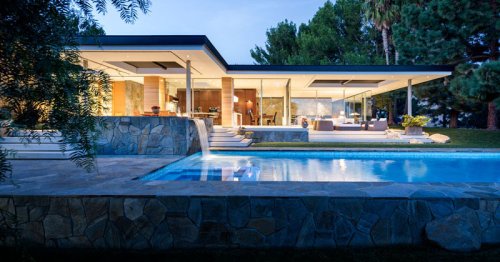 A 1949 International Style Home In Malibu Has Been Remodeled By Studio Bracket