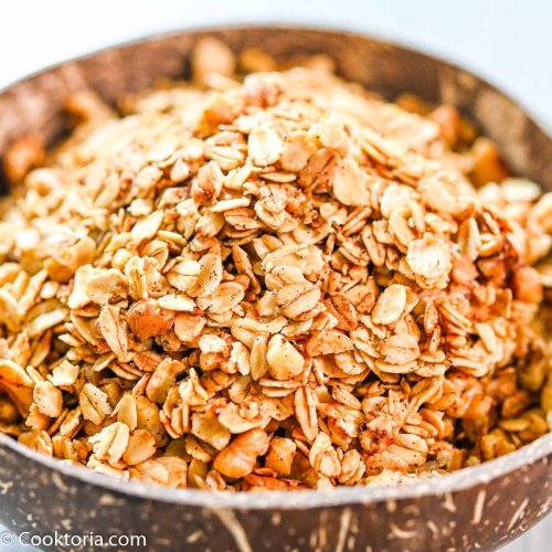 Simple Homemade Granola Recipe | COOKTORIA