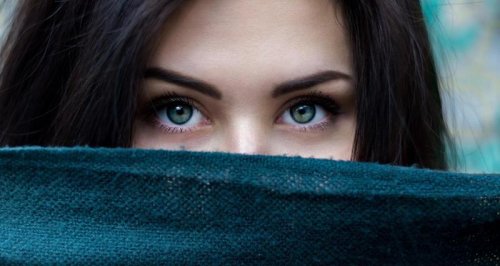 Looking Into Someone’s Eyes For Longer Than 10 Minutes Induces Altered State of Consciousness | Core Spirit