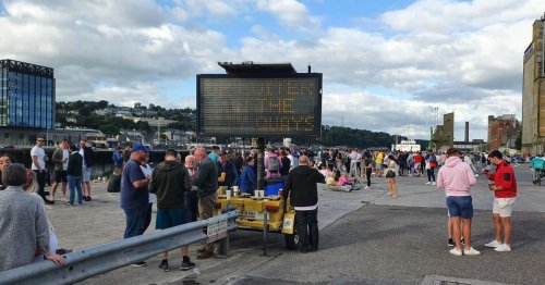 Sun brings big crowds into Cork city tonight as Gardai hope for little trouble