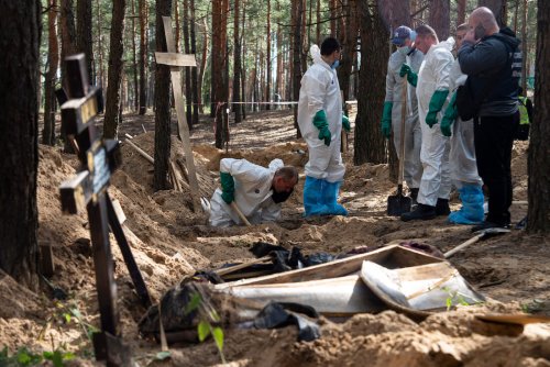 Gräber in Isjum: Todesdatum auf Kreuzen beweist nicht die Unschuld der russischen Armee