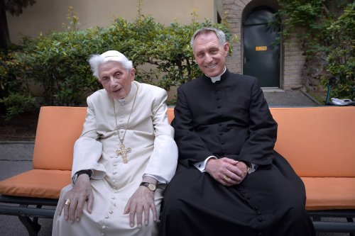 Wegen Missbrauchsklage: Eine Cousine des ehemaligen Papstes Benedikt XVI. schlägt Erbe aus