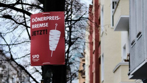 Ja, dieses „Dönerpreisbremse“-Plakat ist von der SPD Friedrichshain-Kreuzberg