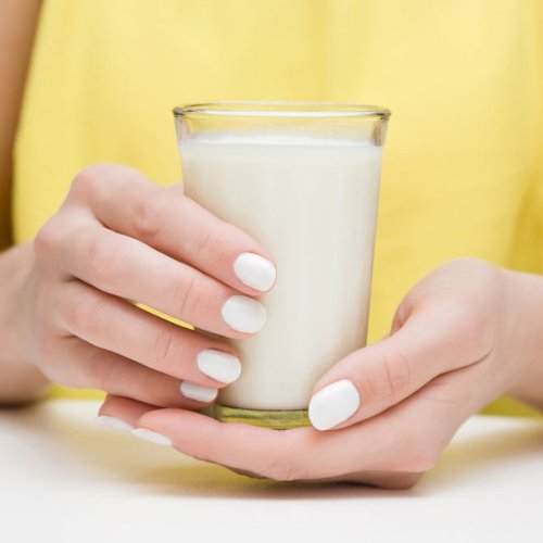 Falsche Ernährung: Das tut Milch deiner Haut im Gesicht wirklich an!