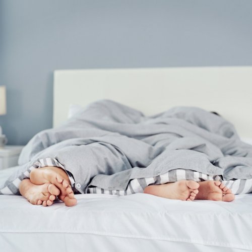 Studie beweist: Schlafrhythmus verrät, wie glücklich Paare sind!