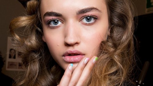 French Nails sind passé: Jetzt schweben wir auf Pastel Cloud Nails!