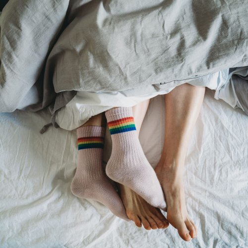 Mit Socken schlafen: So wirkt es sich auf deine Gesundheit aus