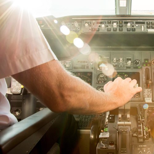 Krass!: Pilot erhält lebenslanges Flugverbot, weil er.