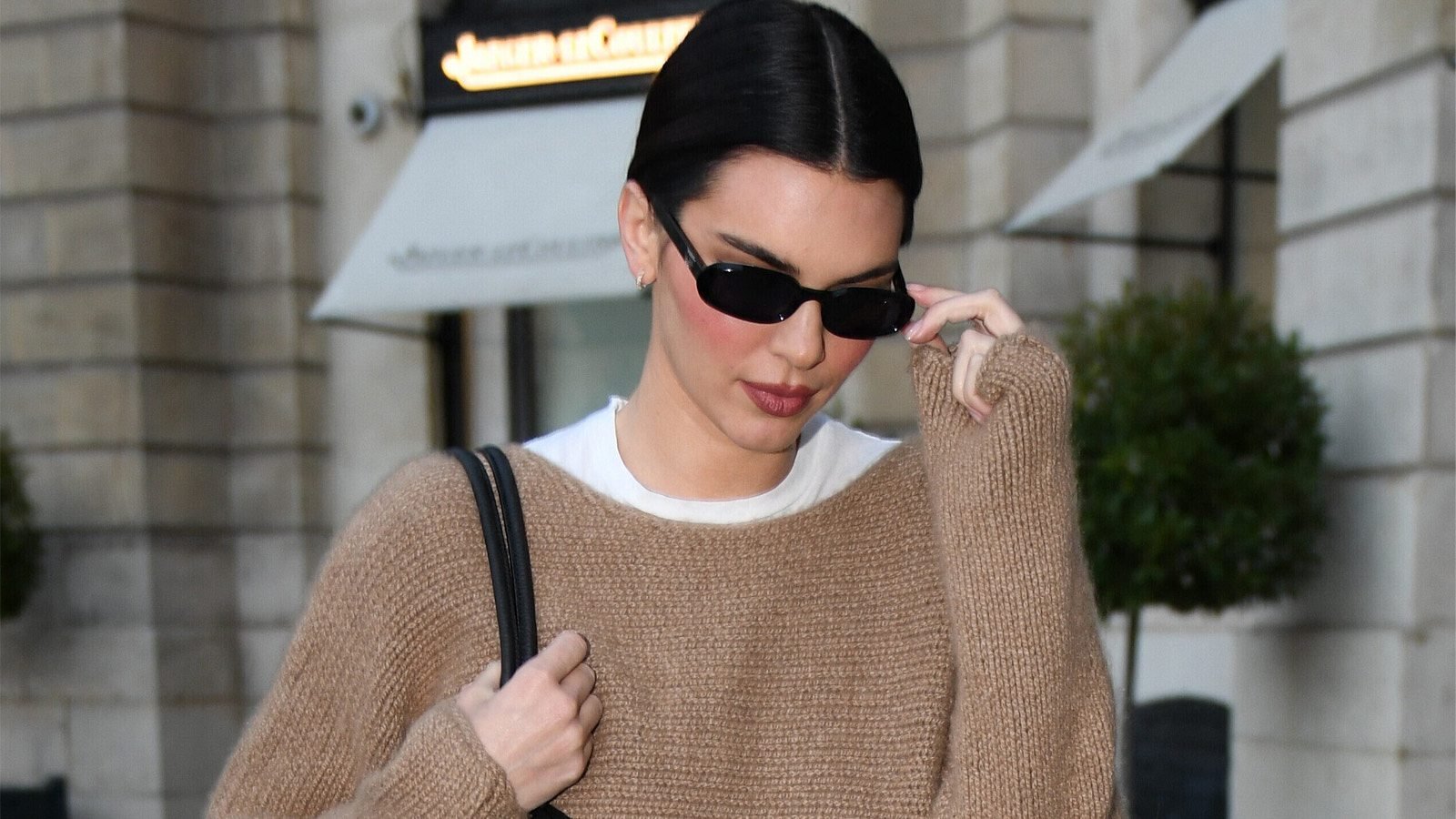 Der It-Girl-Ballerina 2025 schimmert laut Kendall Jenner in Samt-Optik – und kostet unter 40 Euro!