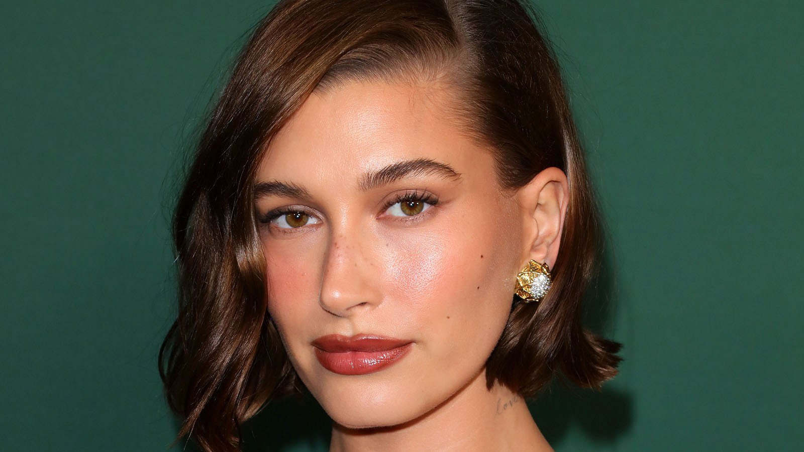 Laut Hailey Bieber: Wir tragen jetzt Lavender Glazed Nails!