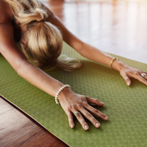 Yogamatte: Worauf muss ich beim Kauf achten und welche ist die richtige?