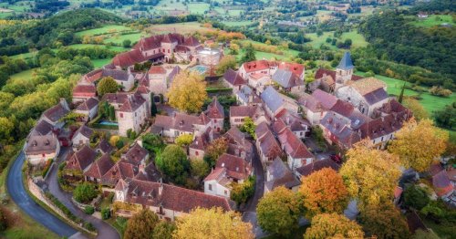 Joyau historique, ce magnifique village médiéval est l'un des plus beaux de France