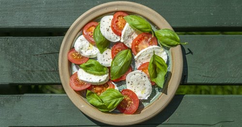 La recette de la salade tomate mozza de Cyril Lignac