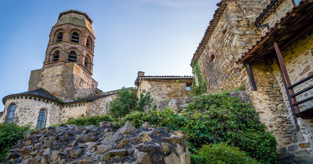 Ce village médiéval près du Puy-en-Velay promet une escapade hors du temps aux touristes