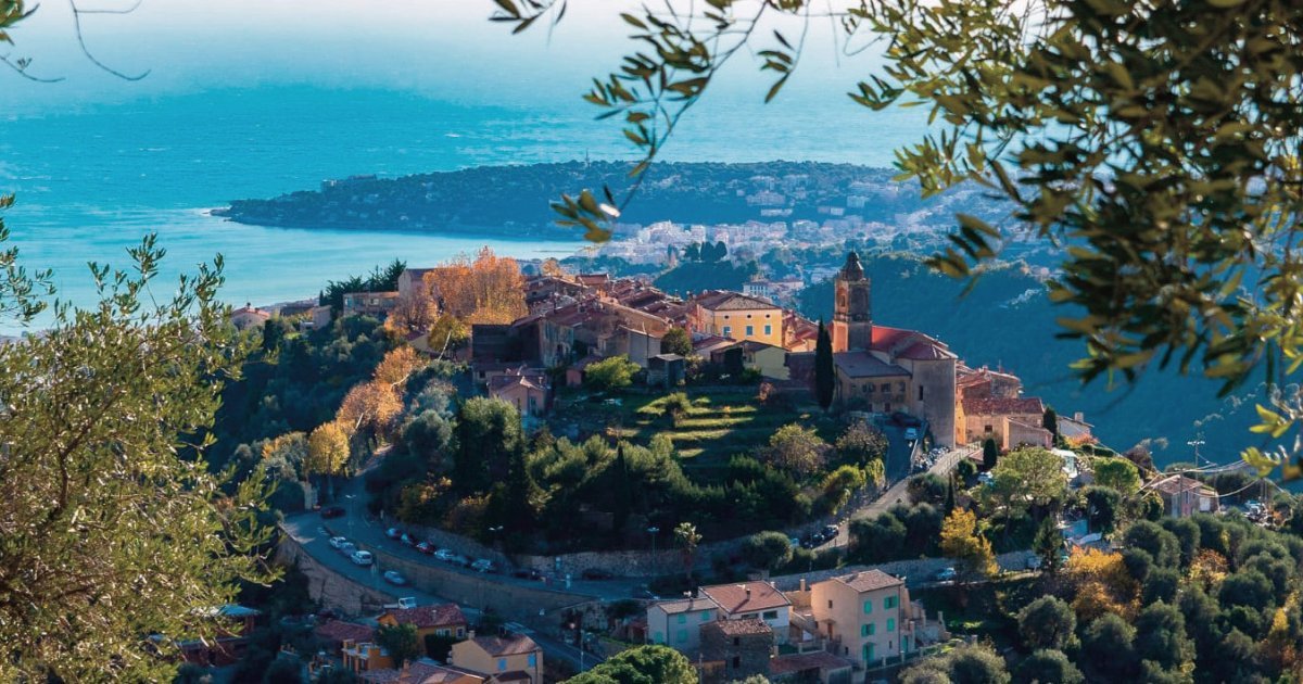 Proche de la frontière italienne, ce village de charme fait partie des plus belles destinations à voir dans le sud de la France