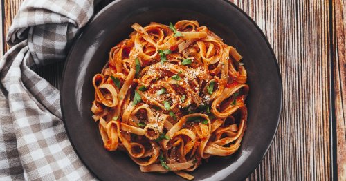 Tous en cuisine : comment réaliser les pâtes au ragout de tomates et thon de Cyril Lignac ?